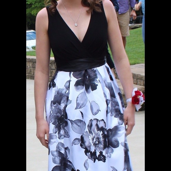 beautiful prom dress!! worn only one night! - Picture 2 of 2